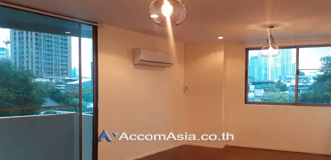 Pet friendly |  3 Bedrooms  Condominium For Rent in Sukhumvit, Bangkok  near BTS Phrom Phong (AA28226)