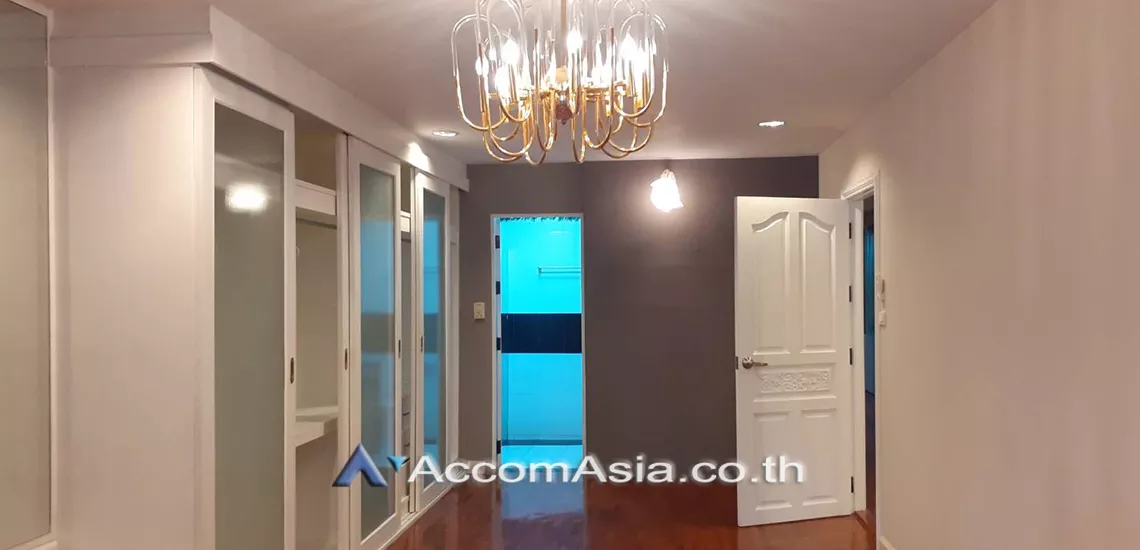 Pet friendly |  3 Bedrooms  Condominium For Rent in Sukhumvit, Bangkok  near BTS Phrom Phong (AA28227)