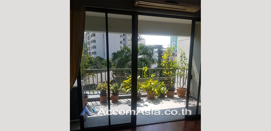  3 Bedrooms  Condominium For Rent in Sukhumvit, Bangkok  near BTS Nana (AA28247)