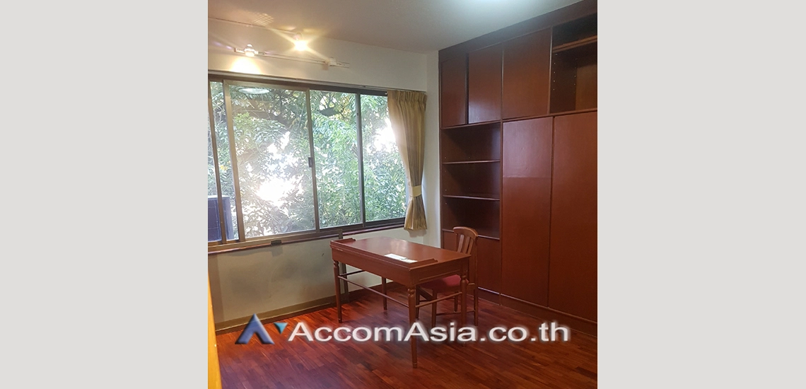  3 Bedrooms  Condominium For Rent in Sukhumvit, Bangkok  near BTS Nana (AA28247)