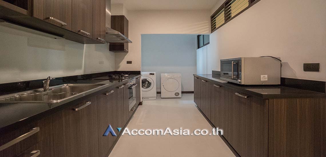 Big Balcony |  2 Bedrooms  Apartment For Rent in Sukhumvit, Bangkok  near BTS Ekkamai (AA28253)