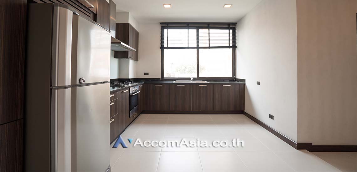 Big Balcony |  2 Bedrooms  Apartment For Rent in Sukhumvit, Bangkok  near BTS Ekkamai (AA28256)