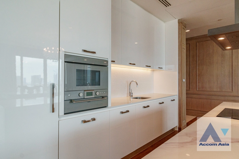 6  4 br Condominium For Rent in Ploenchit ,Bangkok BTS Ratchadamri at 185 Rajadamri AA28264