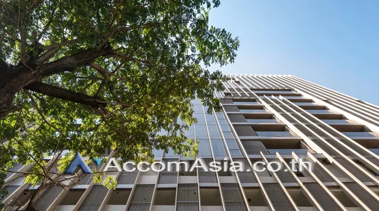  4 Bedrooms  Apartment For Rent in Sukhumvit, Bangkok  near BTS Phrom Phong (AA28290)