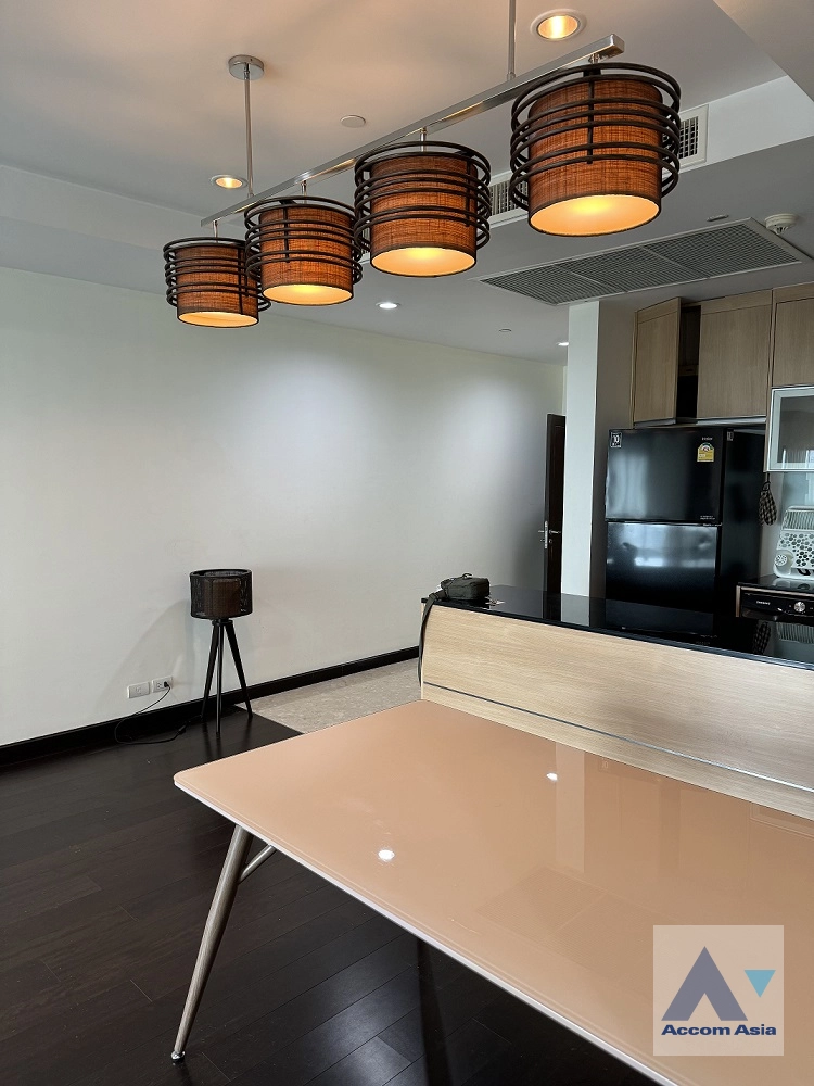  2 Bedrooms  Condominium For Rent in Sathorn, Bangkok  near BTS Sala Daeng - MRT Lumphini (AA28293)