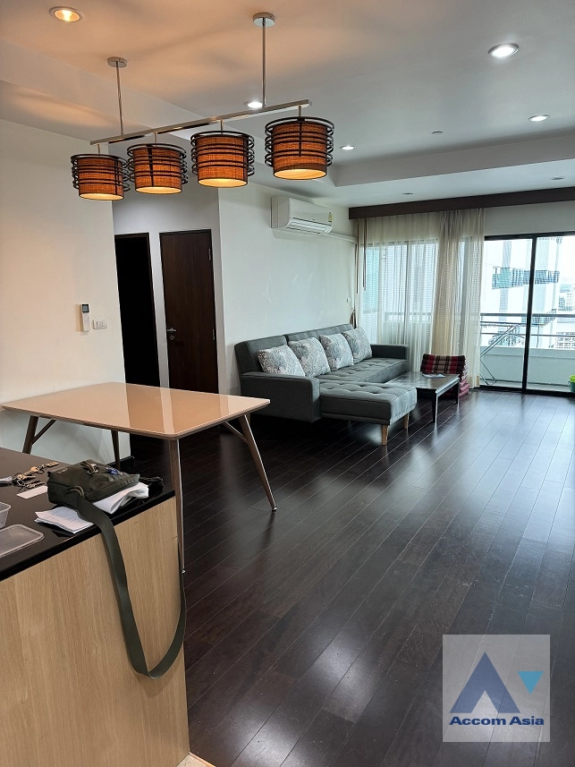  2 Bedrooms  Condominium For Rent in Sathorn, Bangkok  near BTS Sala Daeng - MRT Lumphini (AA28293)