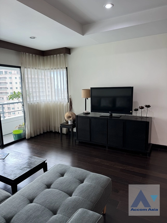  2 Bedrooms  Condominium For Rent in Sathorn, Bangkok  near BTS Sala Daeng - MRT Lumphini (AA28293)