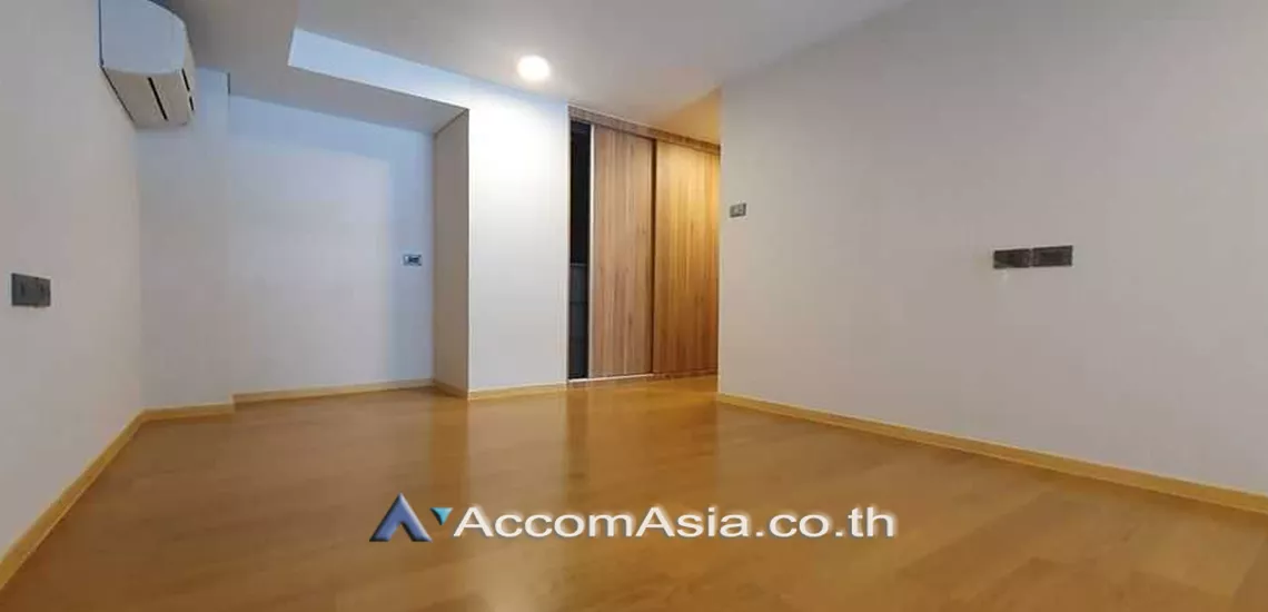  1 Bedroom  Condominium For Sale in Sukhumvit, Bangkok  near BTS Phrom Phong - MRT Sukhumvit (AA28299)