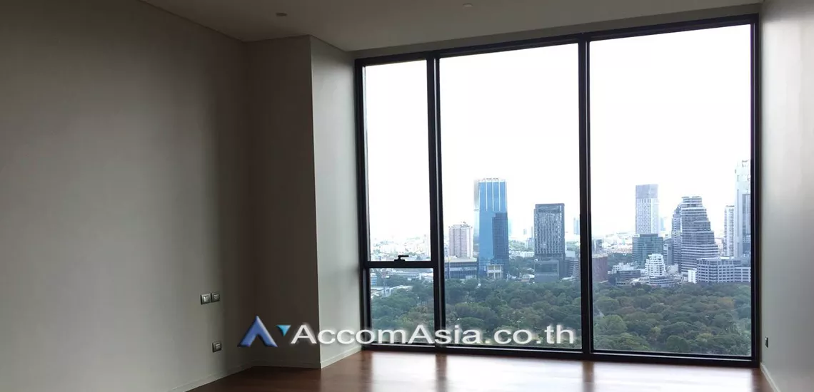  4 Bedrooms  Condominium For Rent in Ploenchit, Bangkok  near BTS Ratchadamri (AA28307)