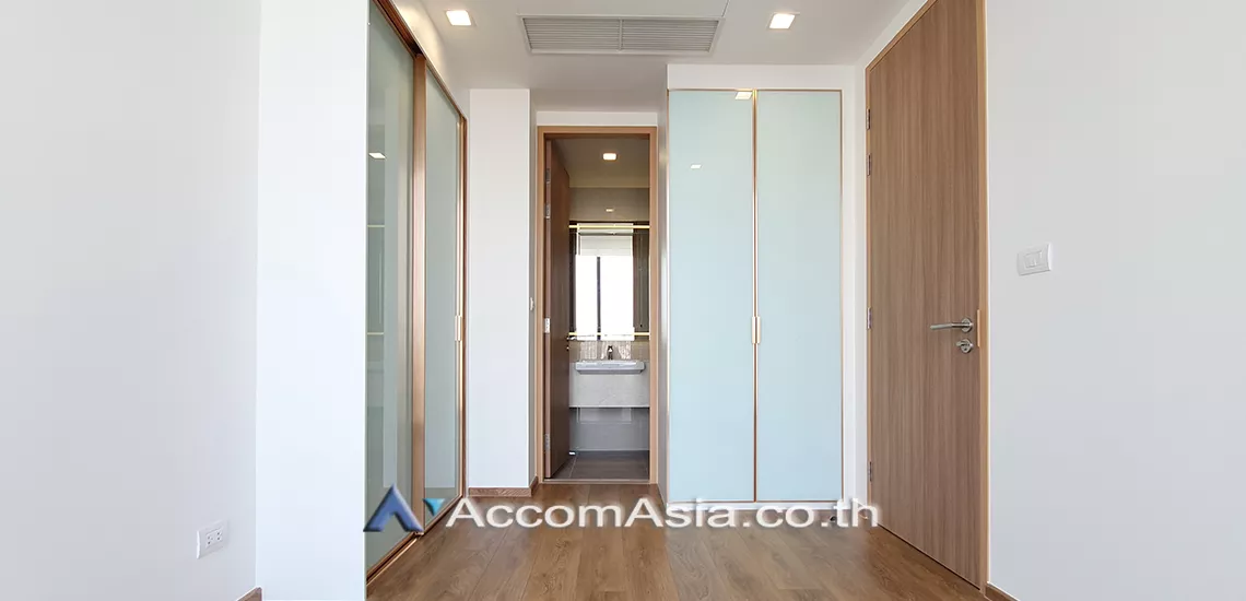  3 Bedrooms  Condominium For Rent in Sukhumvit, Bangkok  near BTS Phrom Phong (AA28335)