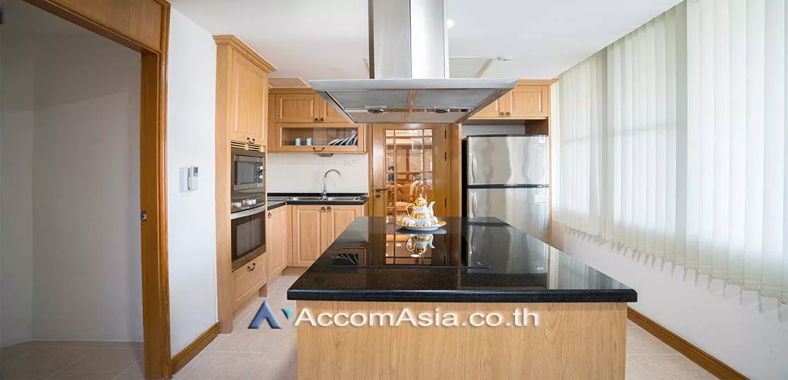  2 Bedrooms  Apartment For Rent in Sukhumvit, Bangkok  near BTS Phrom Phong (AA28336)