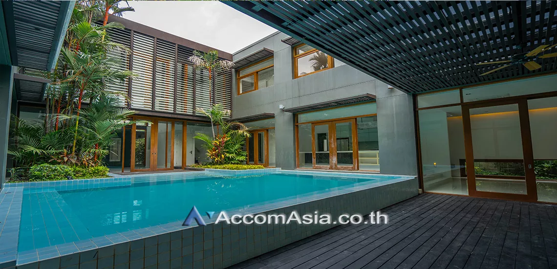 Private Swimming Pool |  5 Bedrooms  House For Rent in Pattanakarn, Bangkok  near BTS On Nut (AA28363)