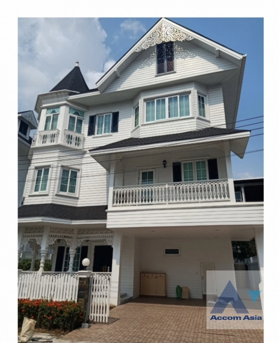  4 Bedrooms  House For Rent in Bangna, Bangkok  (AA28365)