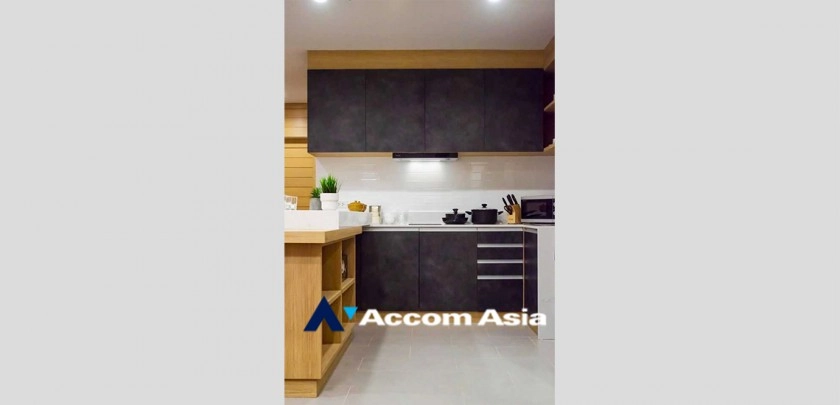  2 Bedrooms  Condominium For Rent in Ploenchit, Bangkok  near BTS Ploenchit (AA28375)