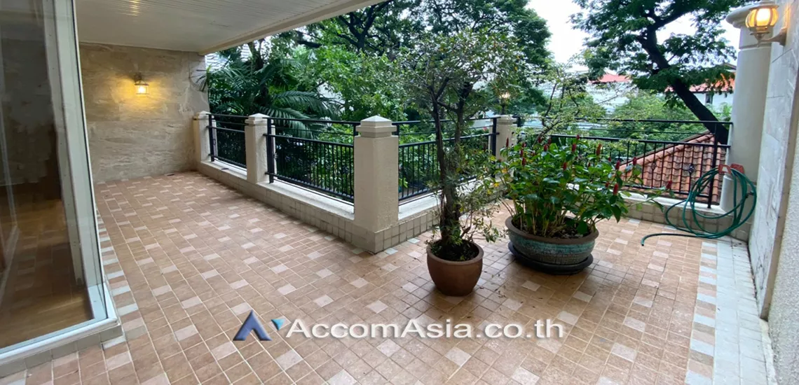 Big Balcony, Pet friendly |  3 Bedrooms  Condominium For Rent in Sukhumvit, Bangkok  near BTS Ekkamai (AA28395)