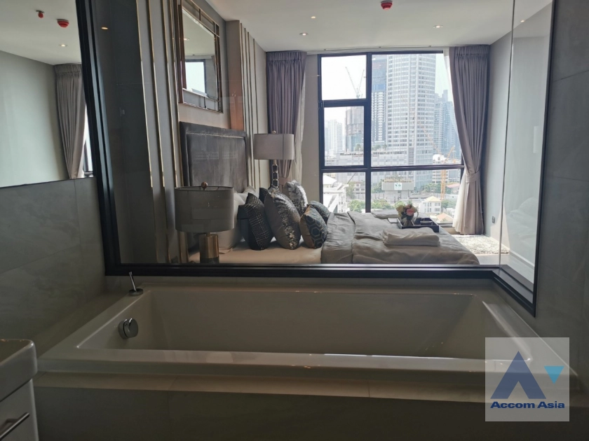  2 Bedrooms  Condominium For Sale in Sukhumvit, Bangkok  near BTS Ekkamai (AA28397)