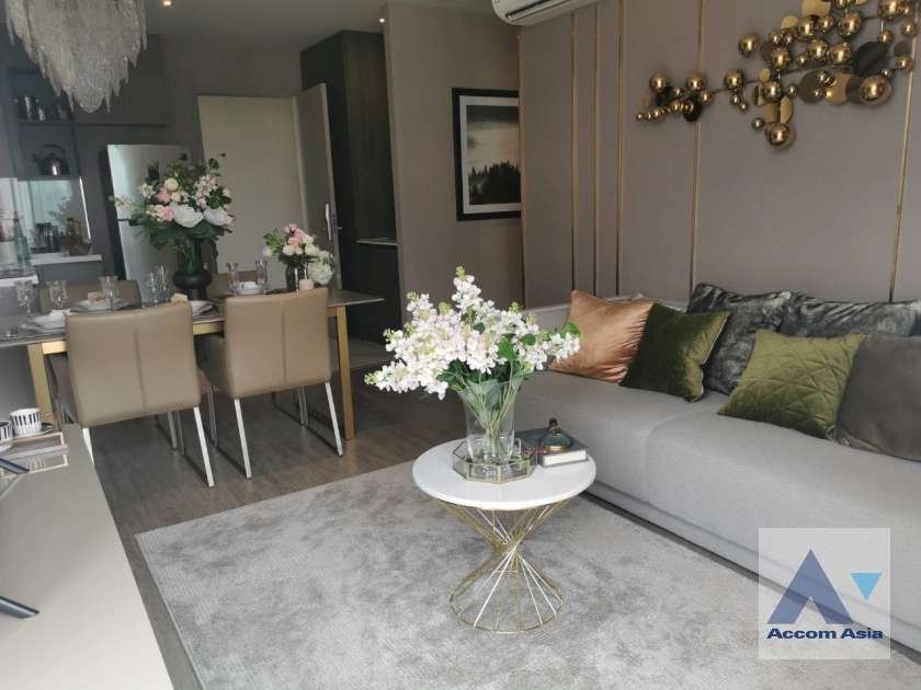  2 Bedrooms  Condominium For Sale in Sukhumvit, Bangkok  near BTS Ekkamai (AA28397)