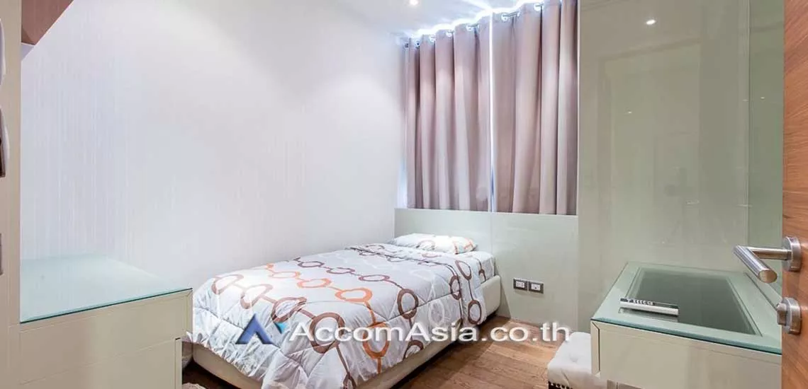  2 Bedrooms  Condominium For Rent in Sukhumvit, Bangkok  near BTS Phrom Phong (AA28406)