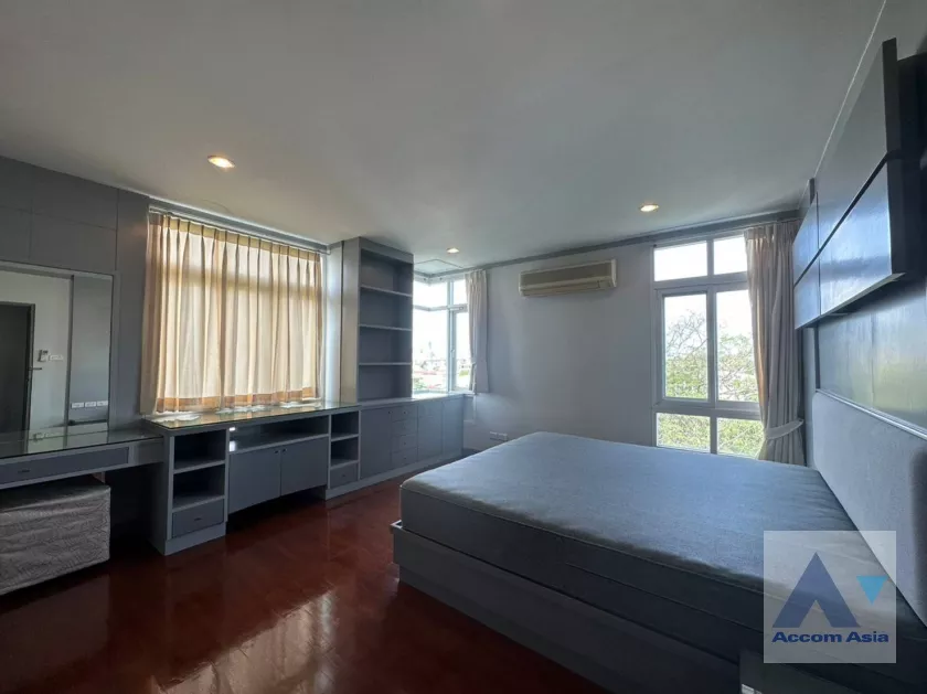  3 Bedrooms  Condominium For Rent in Sathorn, Bangkok  near MRT Lumphini (AA28427)