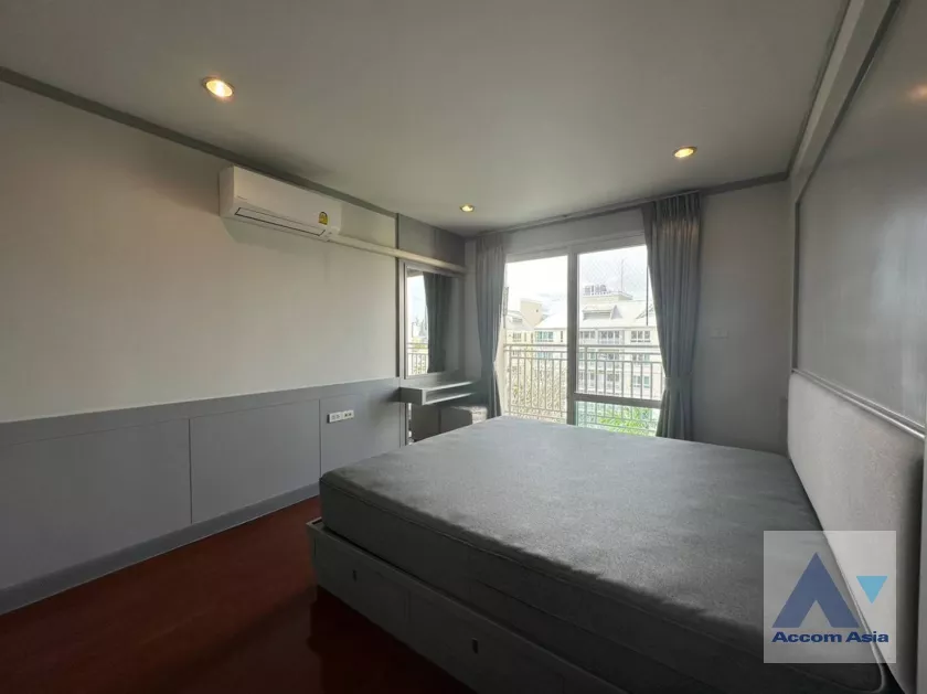  3 Bedrooms  Condominium For Rent in Sathorn, Bangkok  near MRT Lumphini (AA28427)