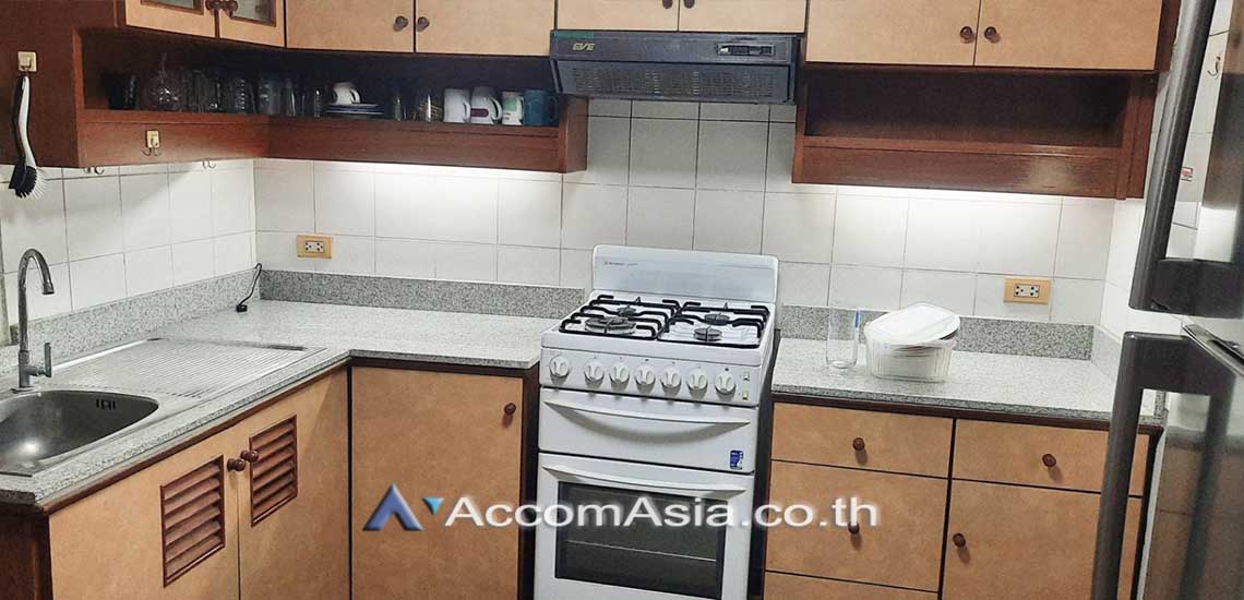  3 Bedrooms  Apartment For Rent in Sukhumvit, Bangkok  near BTS Nana (AA28433)