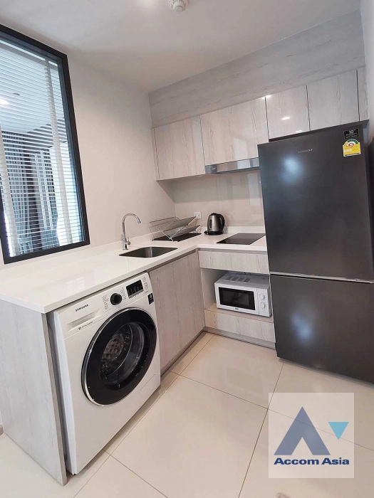  1 Bedroom  Condominium For Rent in Ploenchit, Bangkok  near BTS Ploenchit (AA28447)