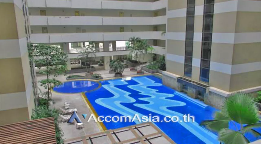  2 Bedrooms  Condominium For Rent in Ploenchit, Bangkok  near BTS Ratchadamri (AA28448)