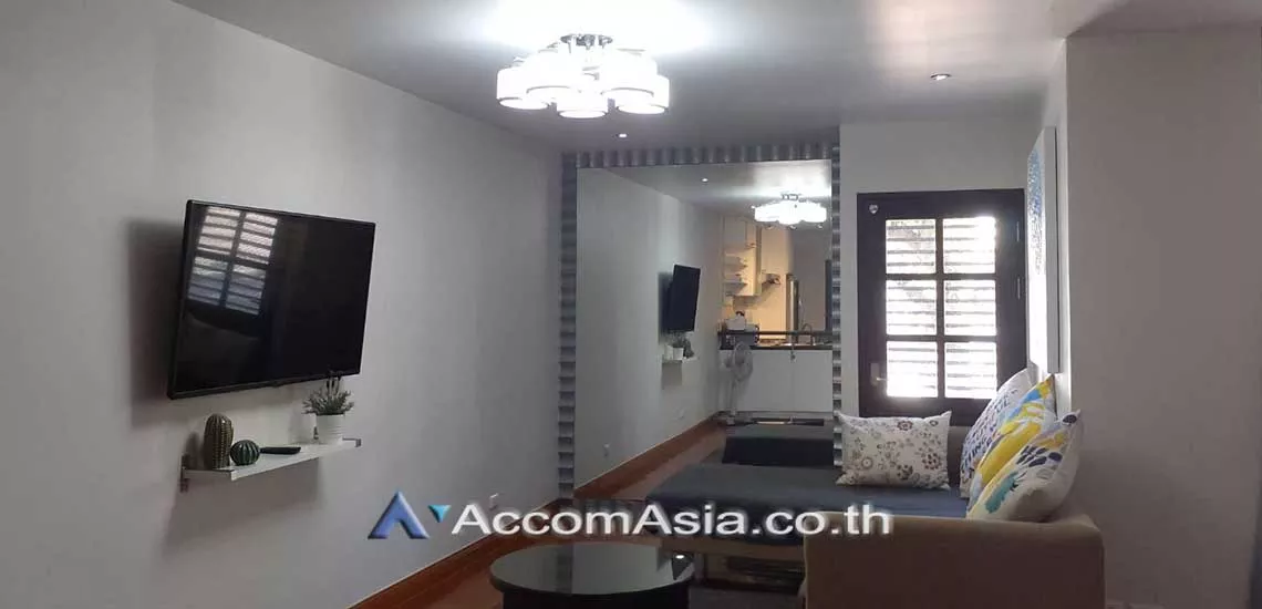  2 Bedrooms  Condominium For Sale in Sukhumvit, Bangkok  near BTS Asok - MRT Sukhumvit (AA28450)