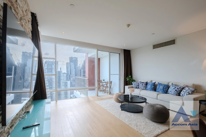 Corner Unit, Pet friendly |  Fullerton Sukhumvit Condominium  3 Bedroom for Rent BTS Ekkamai in Sukhumvit Bangkok