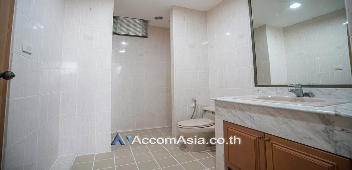 Pet friendly |  3 Bedrooms  Condominium For Rent & Sale in Sukhumvit, Bangkok  near BTS Phrom Phong (AA28974)