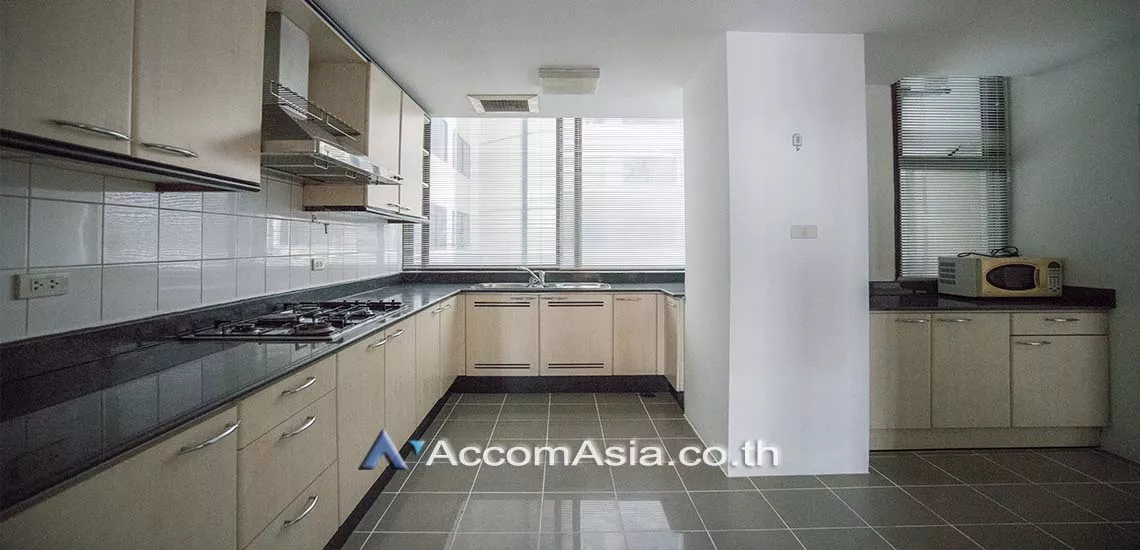 Pet friendly |  3 Bedrooms  Condominium For Rent & Sale in Sukhumvit, Bangkok  near BTS Phrom Phong (AA28974)