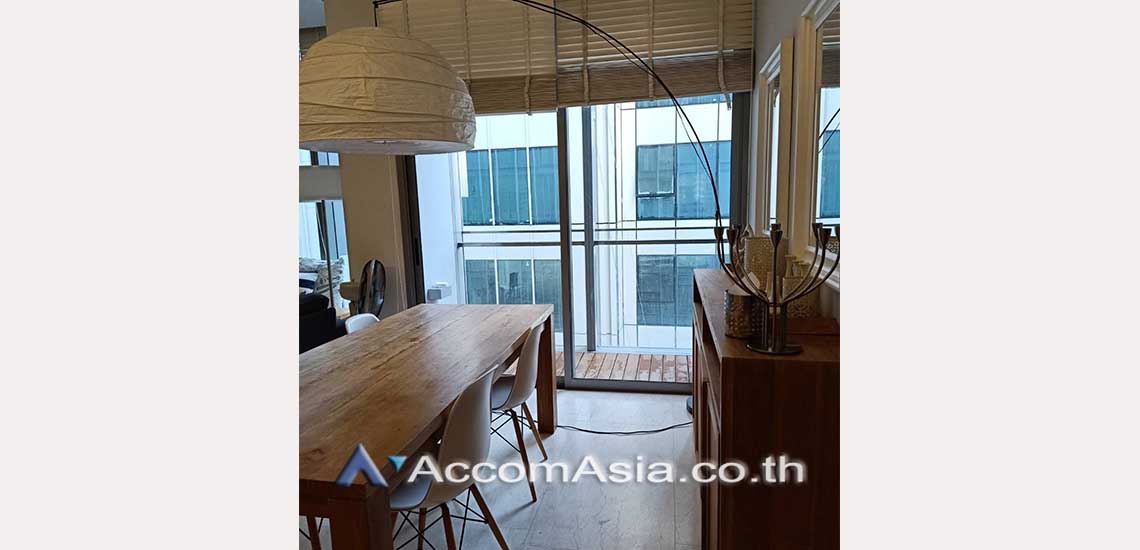  2 Bedrooms  Condominium For Rent & Sale in Silom, Bangkok  near BTS Sala Daeng - MRT Silom (AA28981)