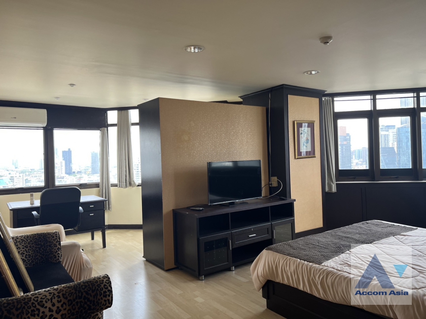  2 Bedrooms  Condominium For Sale in Sukhumvit, Bangkok  near BTS Thong Lo (AA29345)