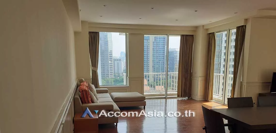  3 Bedrooms  Condominium For Rent in Ploenchit, Bangkok  near BTS Chitlom (AA29393)