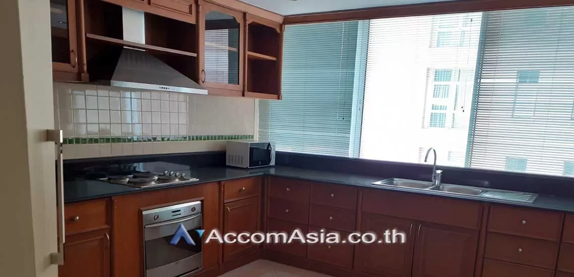  3 Bedrooms  Condominium For Rent in Ploenchit, Bangkok  near BTS Chitlom (AA29393)