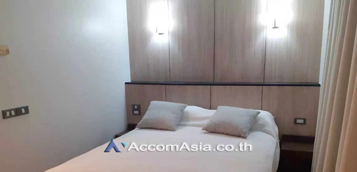  2 Bedrooms  Condominium For Rent in Ploenchit, Bangkok  near BTS Chitlom (AA29396)