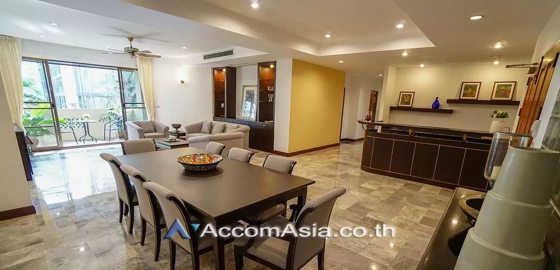  3 Bedrooms  Apartment For Rent in Sukhumvit, Bangkok  near BTS Phrom Phong (AA29402)