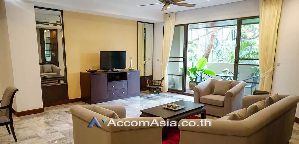  3 Bedrooms  Apartment For Rent in Sukhumvit, Bangkok  near BTS Phrom Phong (AA29402)