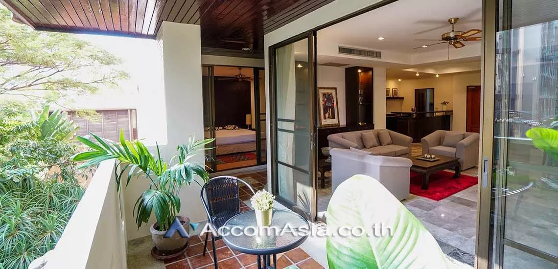  3 Bedrooms  Apartment For Rent in Sukhumvit, Bangkok  near BTS Phrom Phong (AA29402)