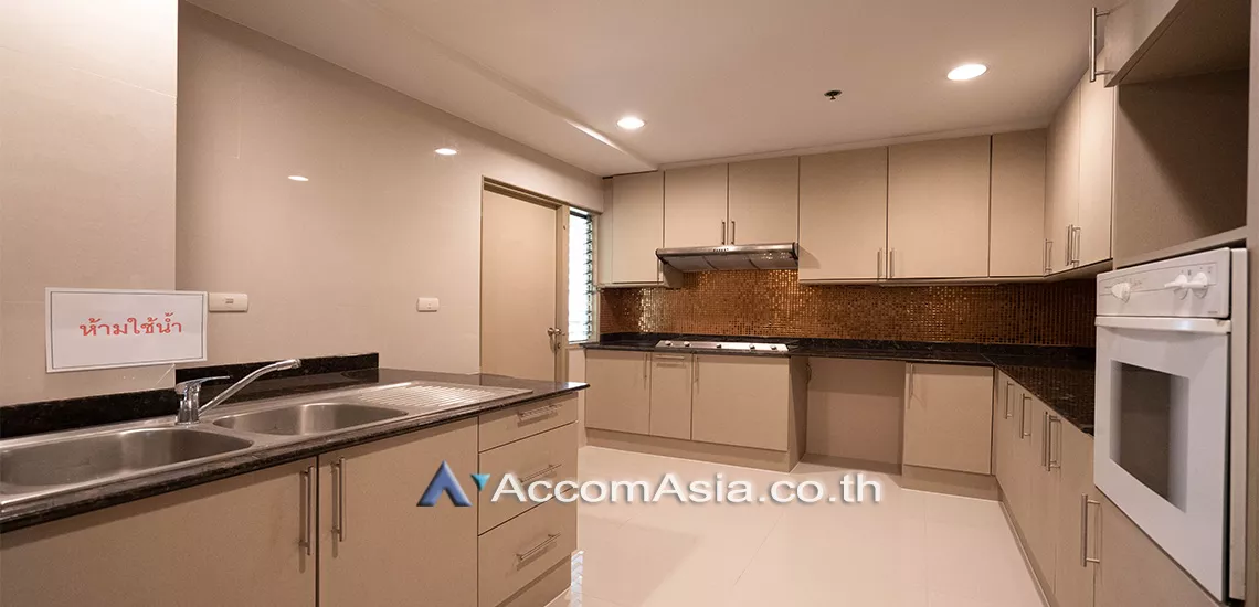 Pet friendly |  3 Bedrooms  Apartment For Rent in Sukhumvit, Bangkok  near BTS Asok - MRT Sukhumvit (AA29415)