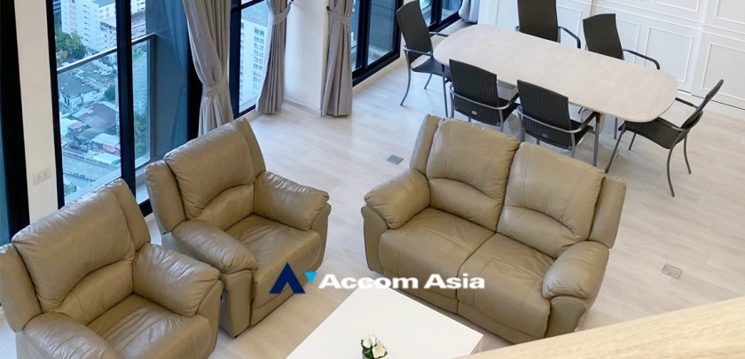 Duplex Condo |  3 Bedrooms  Condominium For Rent in Ploenchit, Bangkok  near BTS Ploenchit (AA29436)