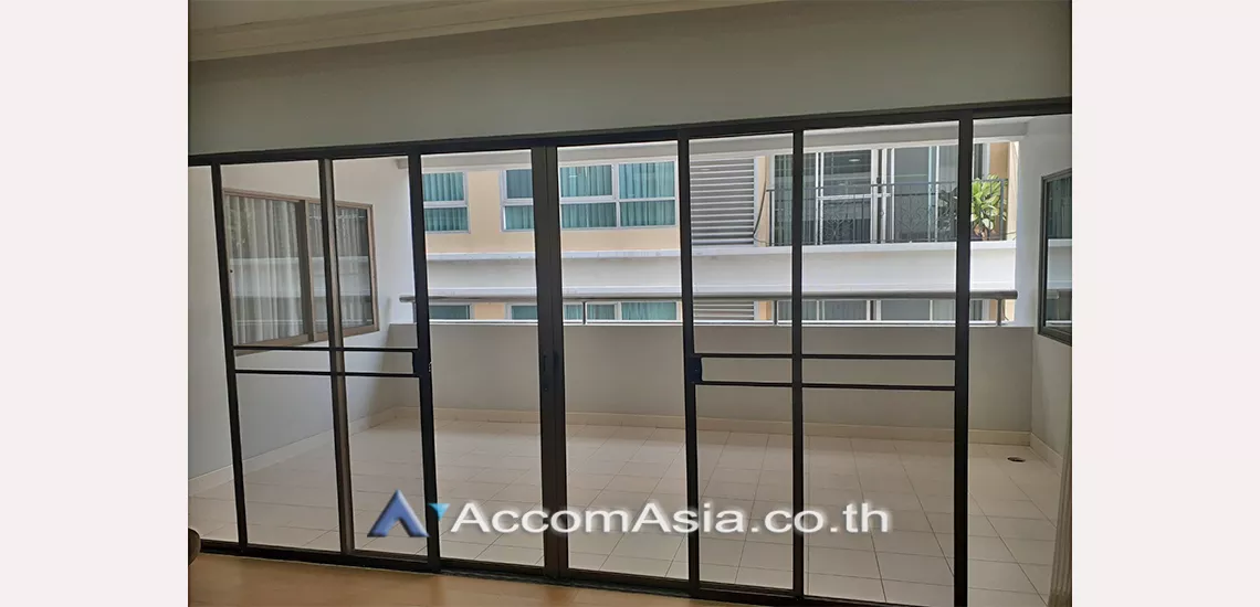 Pet friendly |  3 Bedrooms  Apartment For Rent in Sukhumvit, Bangkok  near BTS Phrom Phong (AA29455)