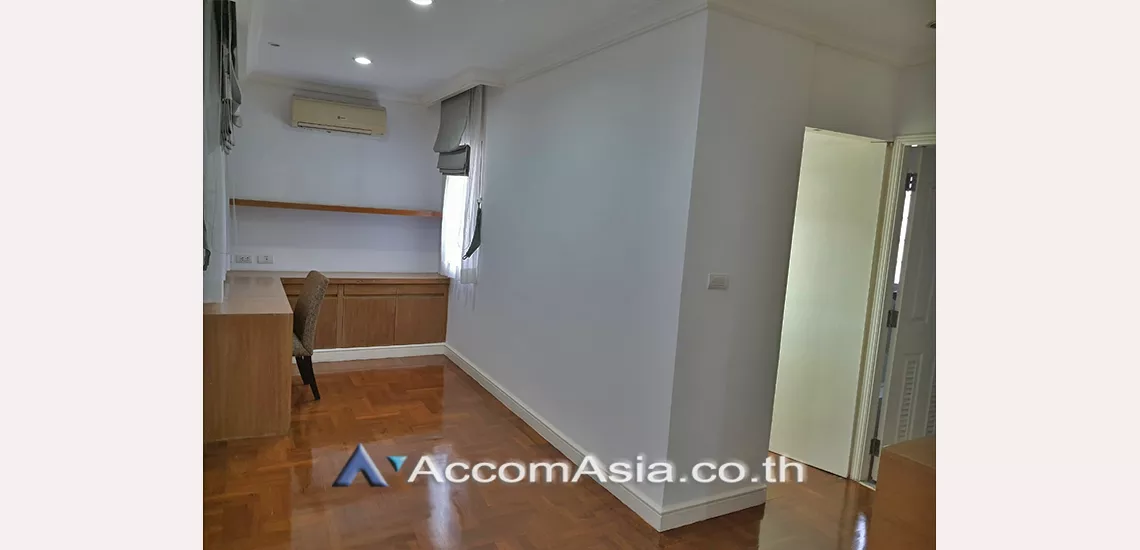 Pet friendly |  3 Bedrooms  Apartment For Rent in Sukhumvit, Bangkok  near BTS Phrom Phong (AA29455)