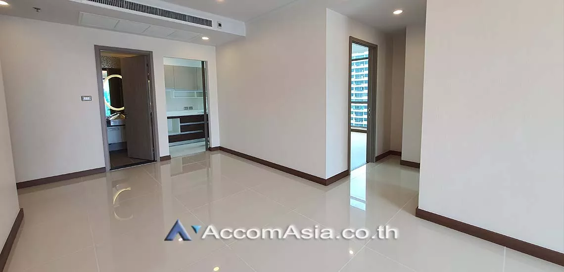  2 Bedrooms  Condominium For Rent in Sukhumvit, Bangkok  near BTS Phrom Phong (AA29467)