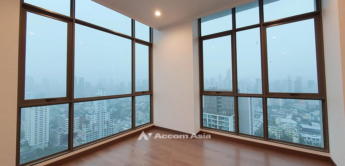  3 Bedrooms  Condominium For Rent in Sukhumvit, Bangkok  near BTS Phrom Phong (AA29468)