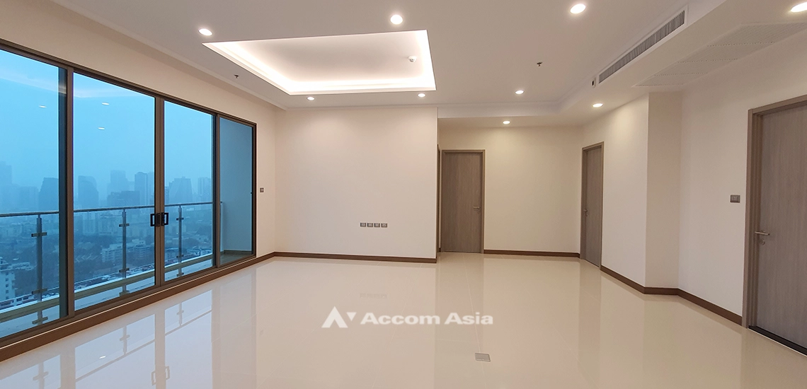  3 Bedrooms  Condominium For Rent in Sukhumvit, Bangkok  near BTS Phrom Phong (AA29468)