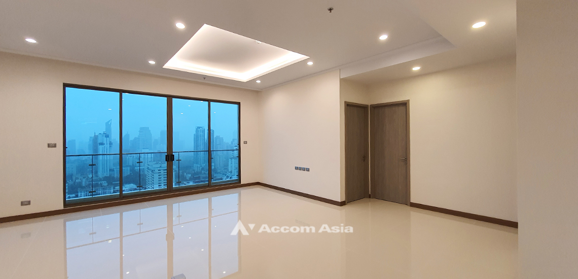  3 Bedrooms  Condominium For Rent in Sukhumvit, Bangkok  near BTS Phrom Phong (AA29468)