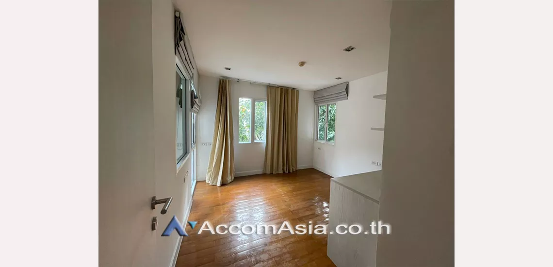  2 Bedrooms  Condominium For Rent in Sukhumvit, Bangkok  near BTS Ekkamai (AA29483)