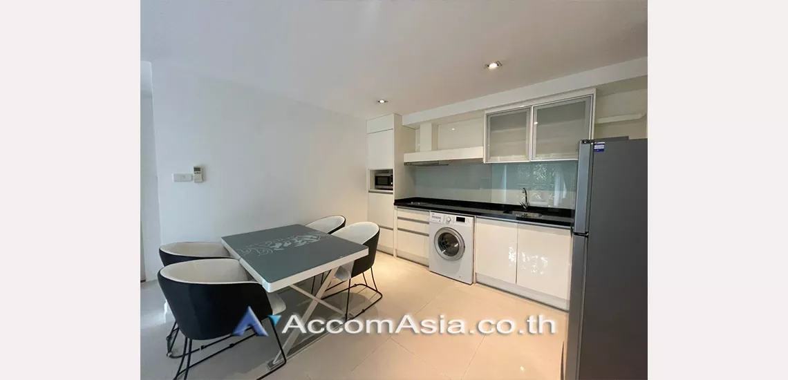  2 Bedrooms  Condominium For Rent in Sukhumvit, Bangkok  near BTS Ekkamai (AA29483)