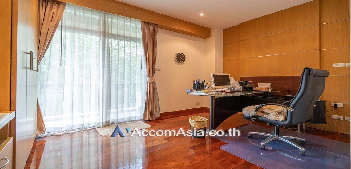  3 Bedrooms  Condominium For Sale in Sukhumvit, Bangkok  near BTS Phrom Phong (AA29584)